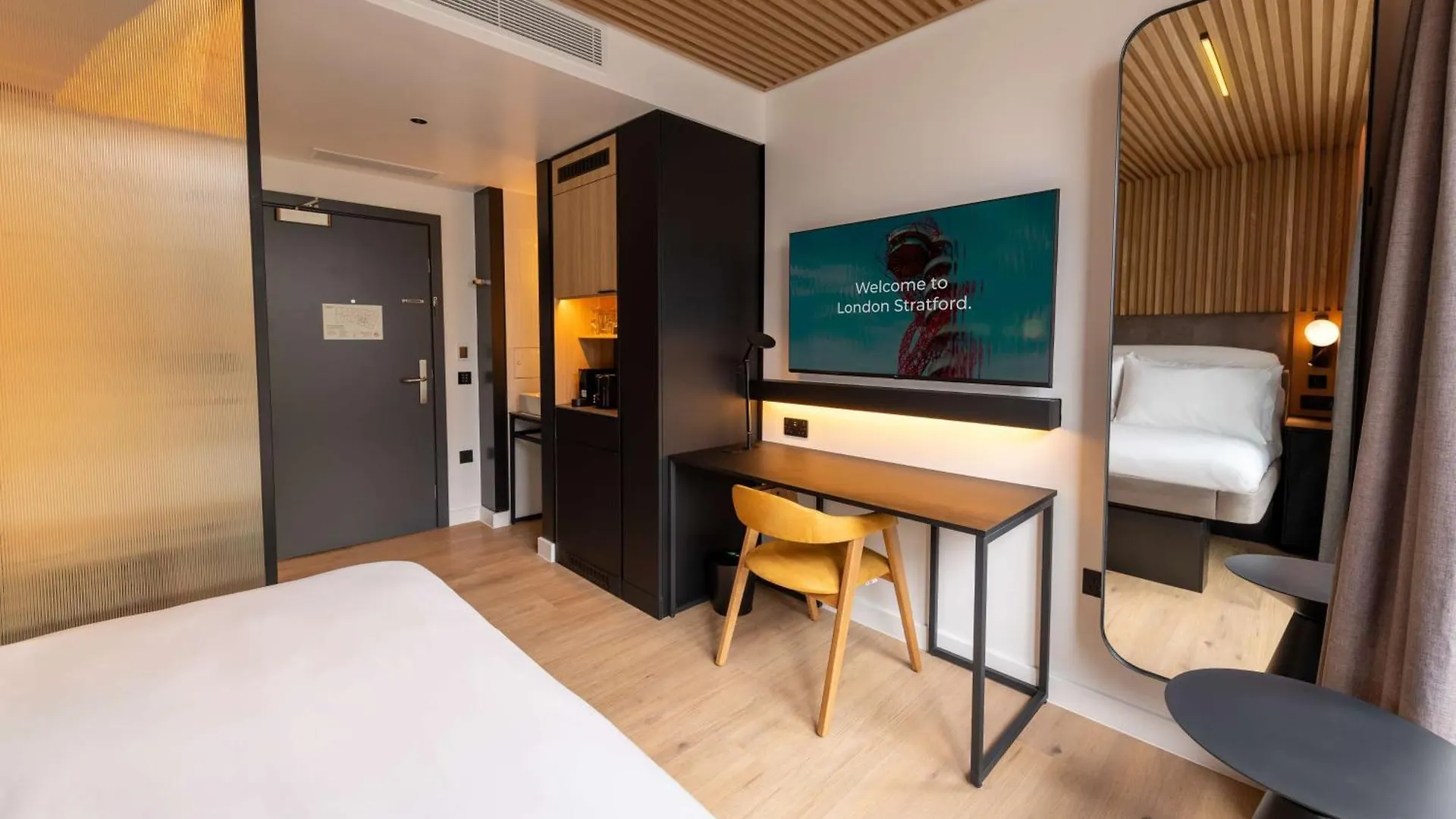Yotelpad London Stratford 4*,